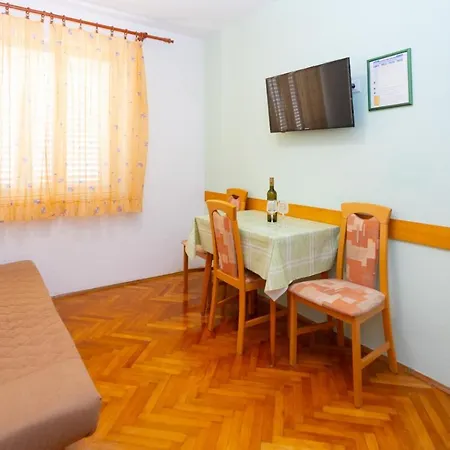 Apartment Vranjes 2 *