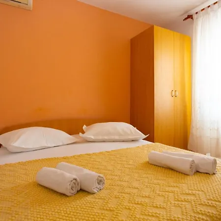 Vranjes 2 Apartment Podgora