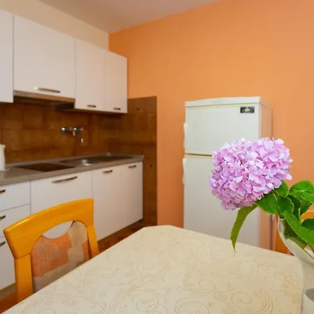 Vranjes 2 * Podgora (Split-Dalmatia)